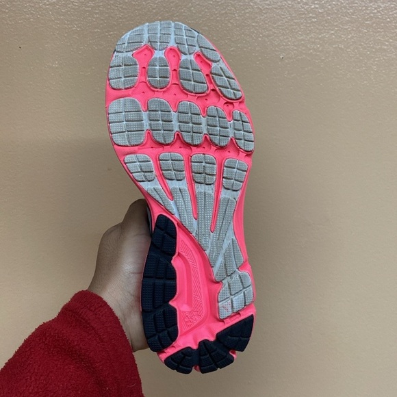 Under Armour Charged Bandit “Breast Cancer Awareness” - Picture 15 of 17
